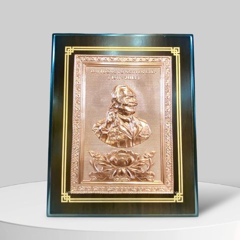 TRANH CHÂN DUNG ĐẠI TƯỚNG VÕ NGUYÊN GIÁP BẰNG ĐỒNG ĐỎ (20cm x 25cm).