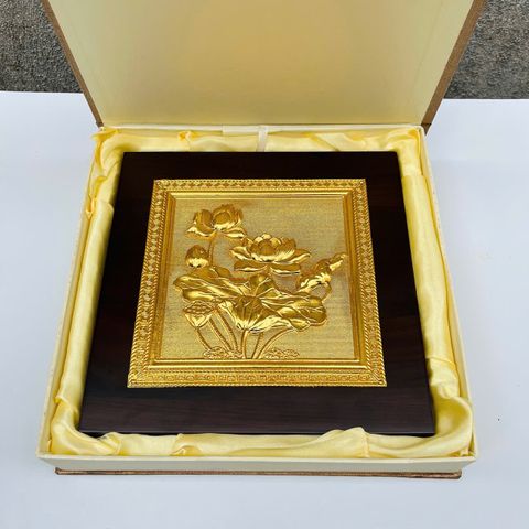 TRANH HOA SEN BẰNG ĐỒNG DÁT VÀNG (20cm * 20cm)