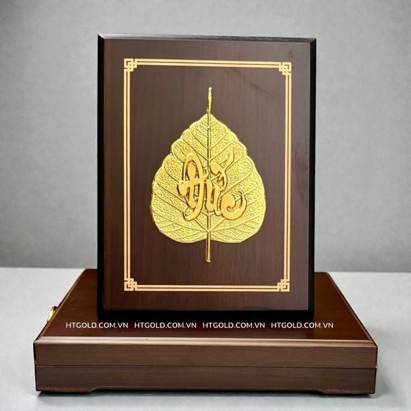 LÁ BỒ ĐỀ CHỮ ĐỨC, DÁT VÀNG (17cm*22cm)