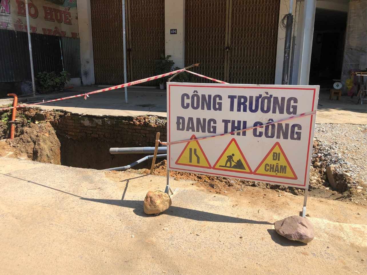  DÂY CẢNH BÁO AN TOÀN TRẮNG ĐỎ - CUỘN 100M 