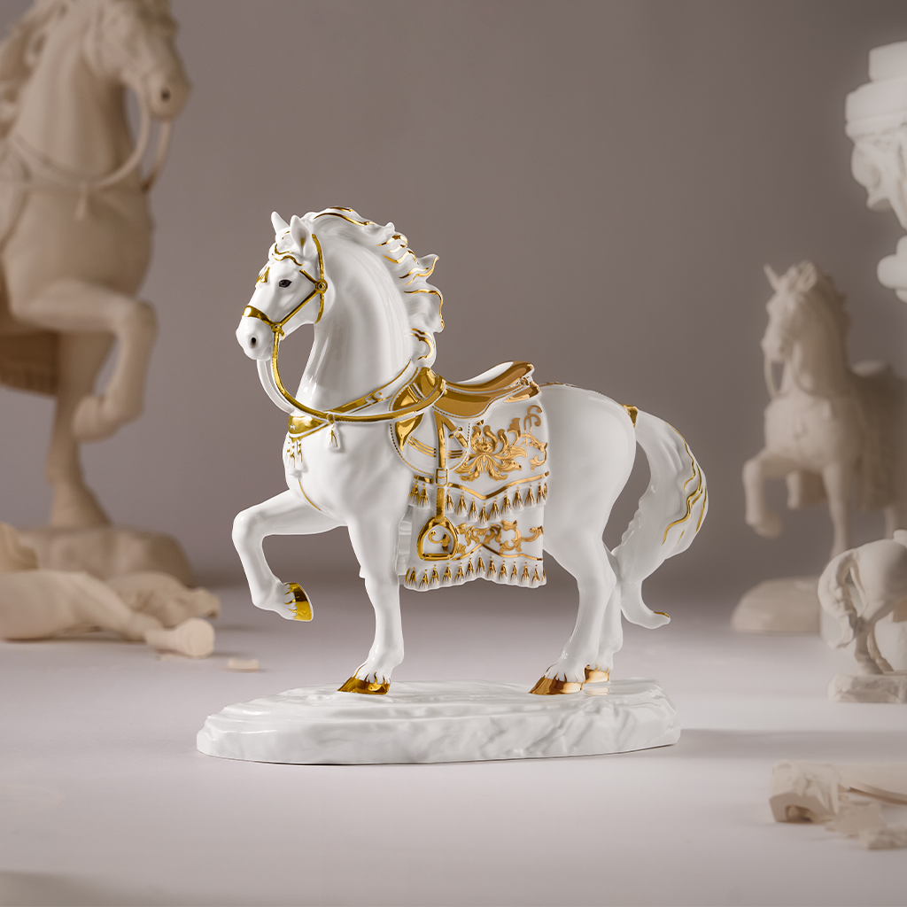Tượng Bảo Mã 23.9 cm (Trang Trí Vàng) - Tượng - Trắng