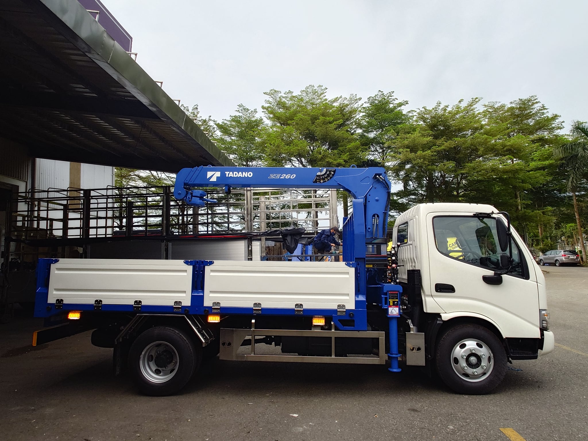 Xe tải cẩu Hino XZU650L Euro 5 2 tấn 5 - Cần cẩu Tadano TM-ZE263MH