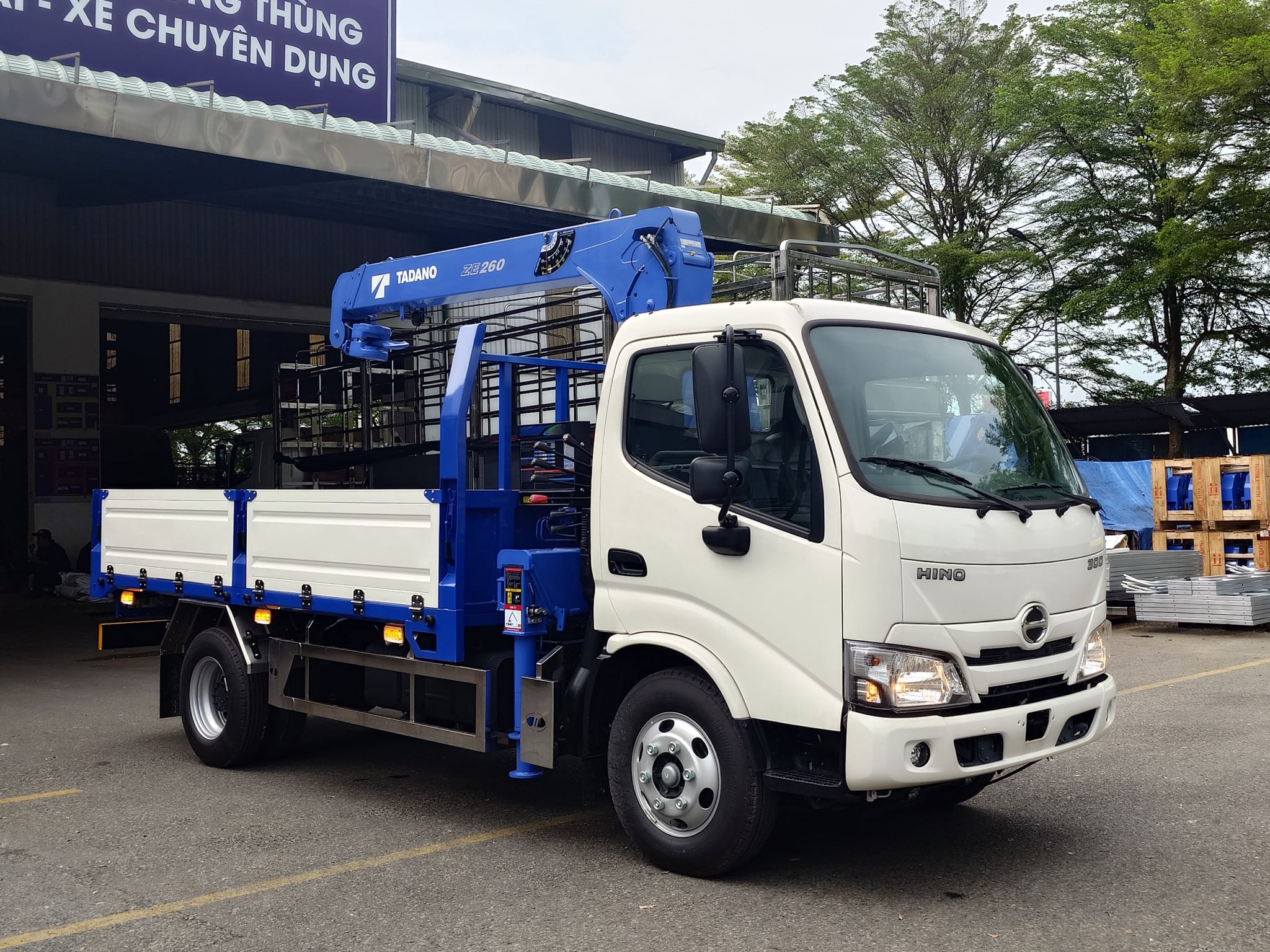 Xe tải cẩu Hino XZU650L Euro 5 2 tấn 5 - Cần cẩu Tadano TM-ZE263MH