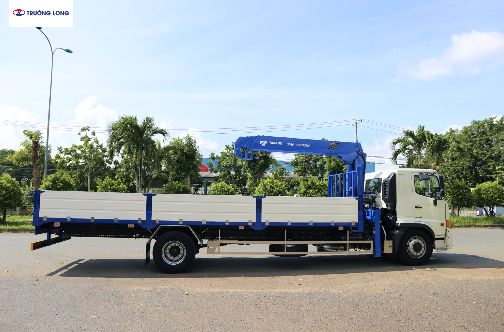 Xe tải cẩu HINO FG8JP8A-PGV E5 - Xe thùng lửng 7 tấn 1 cẩu TM-ZE555MH