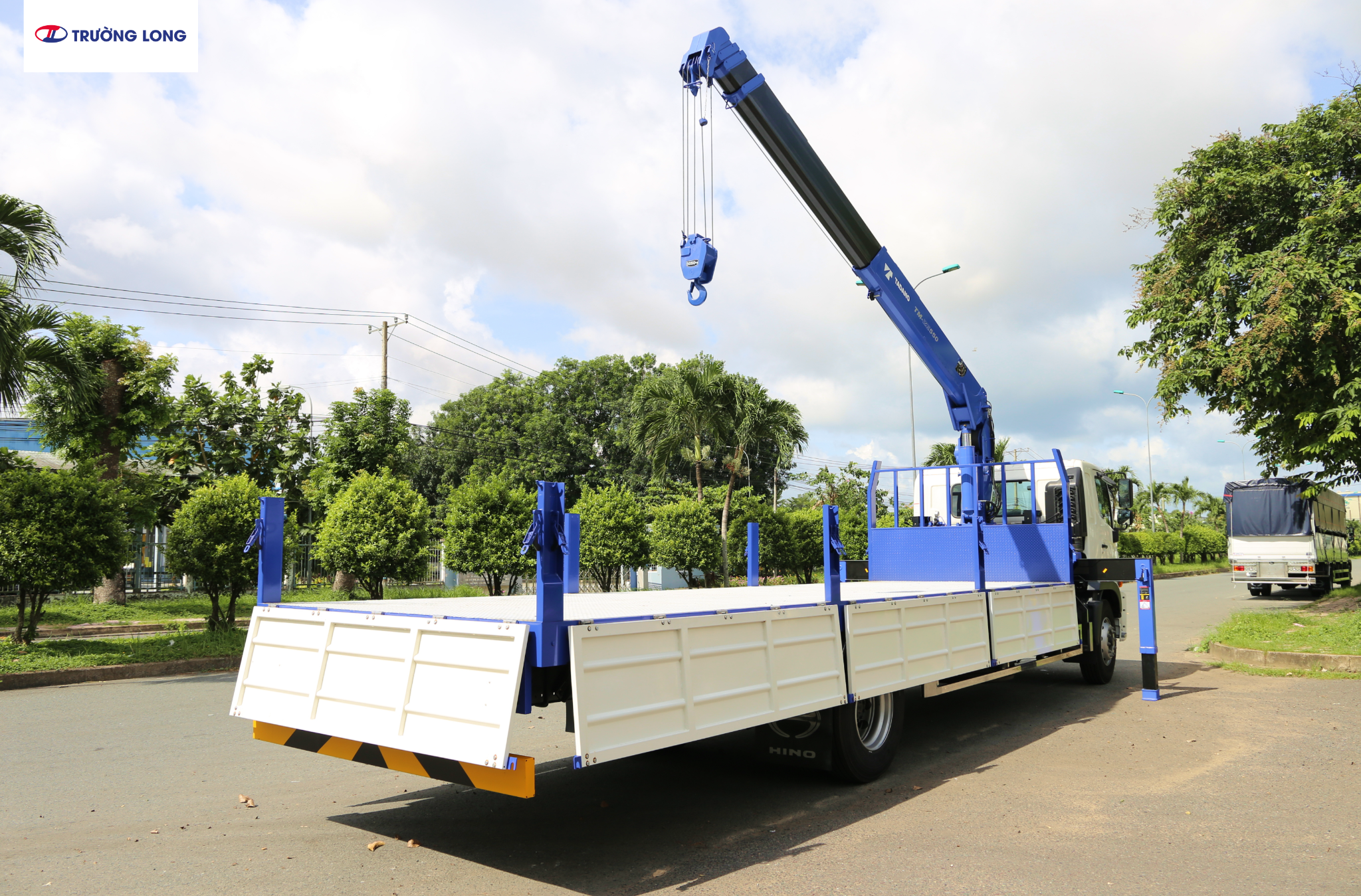 Xe tải cẩu HINO FG8JP8A-PGV E5 - Xe thùng lửng 7 tấn 1 cẩu TM-ZE555MH