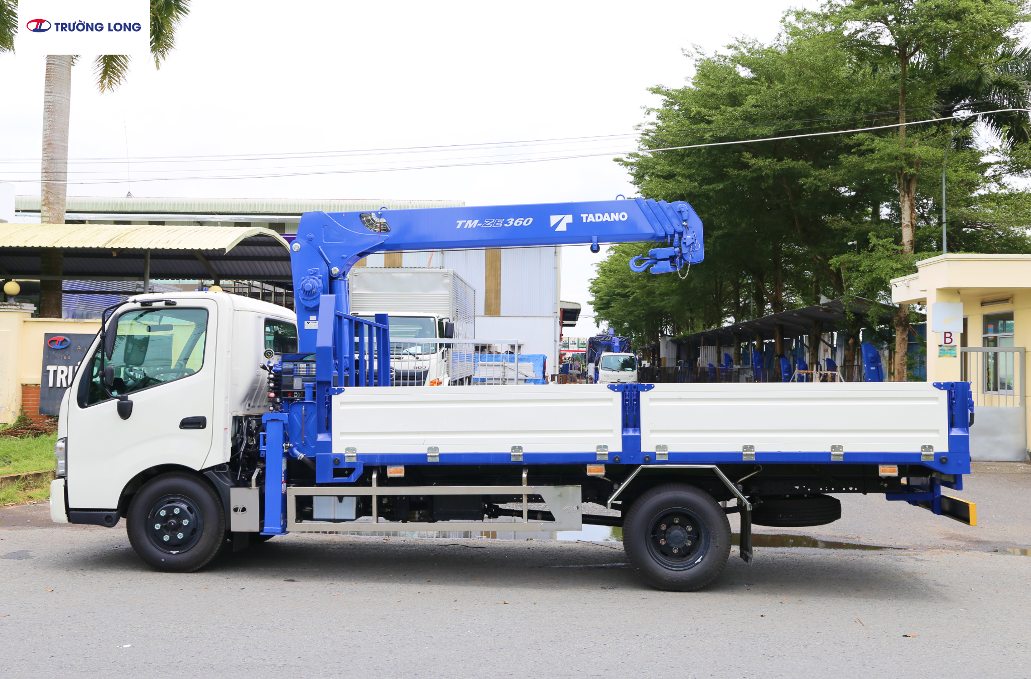 Xe tải cẩu Hino XZU720L Euro 5 2,5 tấn - Cần cẩu Tadano TM-ZE364MH