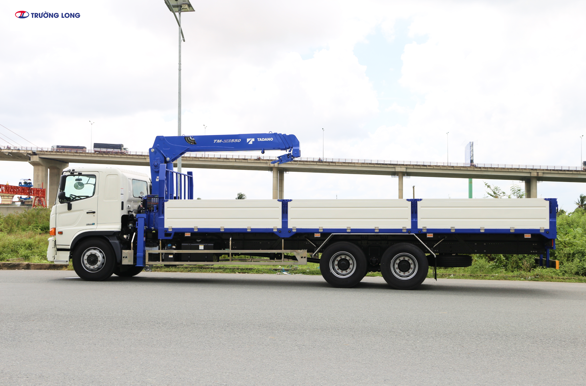 Xe tải cẩu HINO FL8JT8A-XHV E5 - Xe thùng lửng 13 tấn 3 cẩu TM-ZE554MH