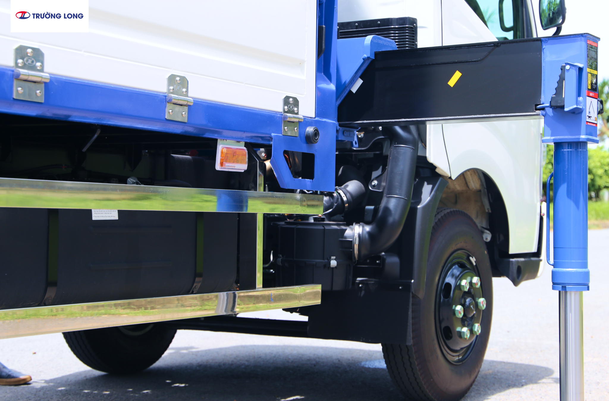 Xe tải cẩu Hino XZU730L Euro 5 3 tấn - Cần cẩu Tadano TM-ZE305MH