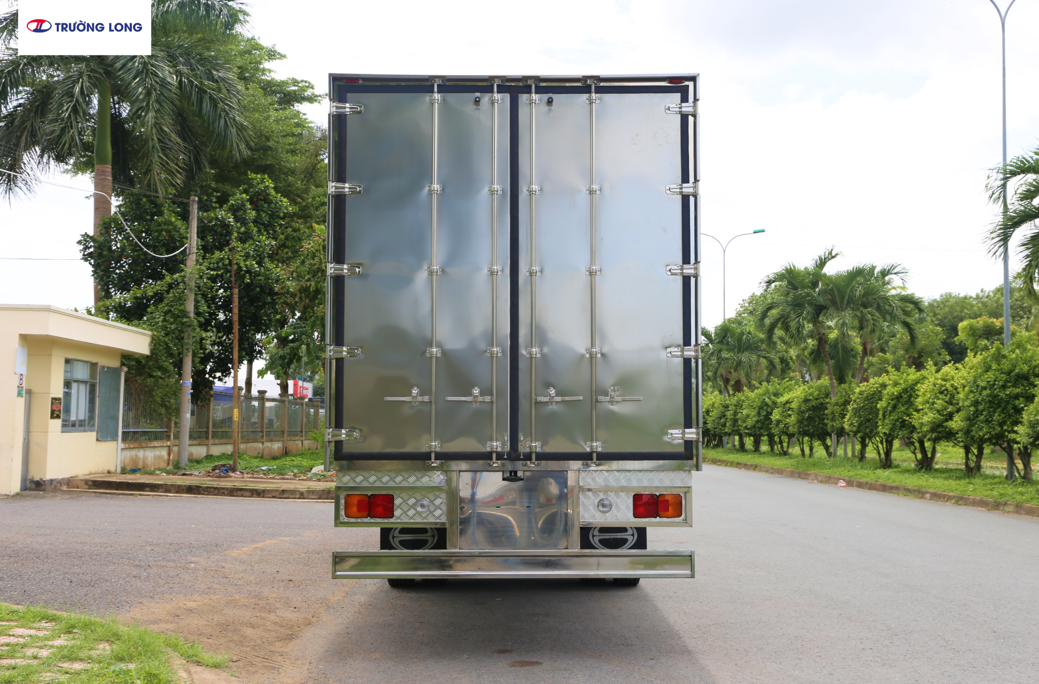 HINO FG8JT8A-PGX EURO 5 - Xe thùng kín 6 tấn 8