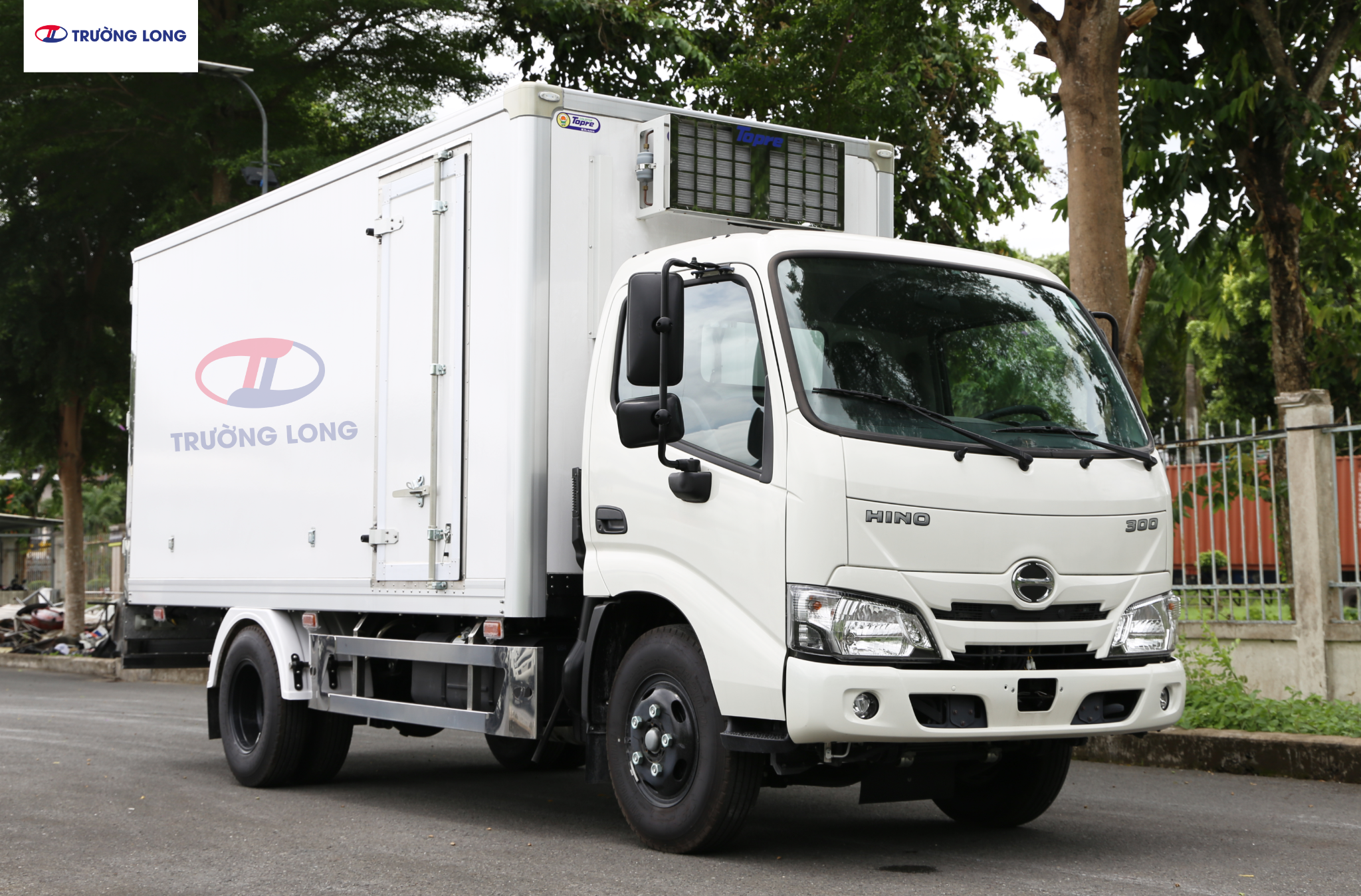 HINO XZU 650 EURO 5 - Xe đông lạnh Topre 1 tấn 4