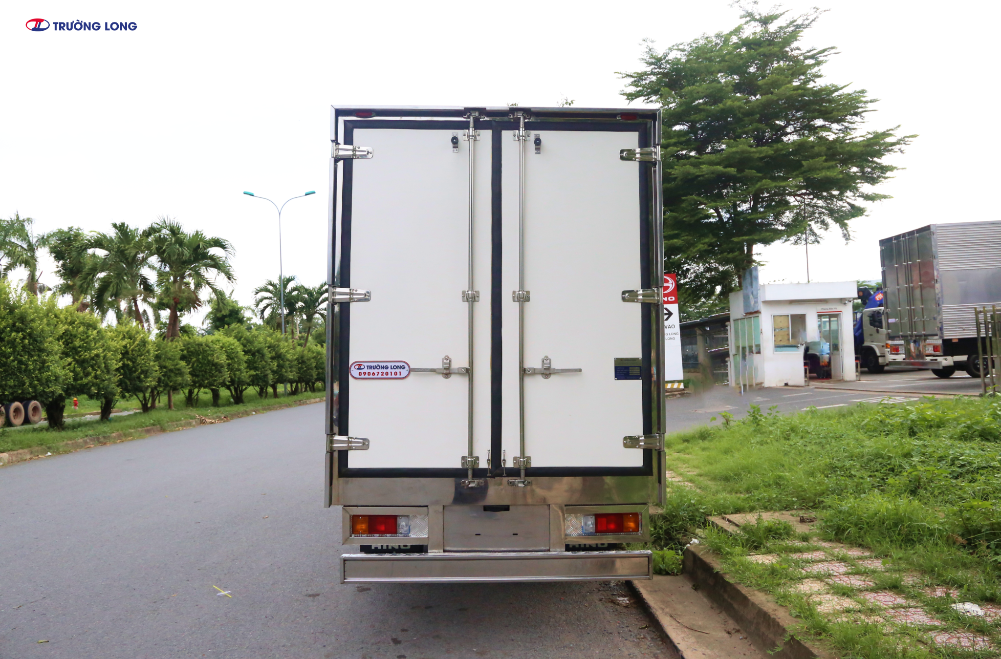 HINO XZU 650 EURO 5 - Xe thùng kín Honeycomb 2 tấn
