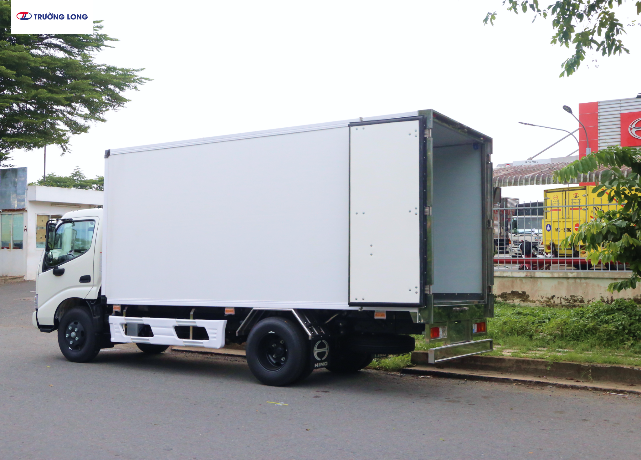 HINO XZU 650 EURO 5 - Xe thùng kín Honeycomb 2 tấn