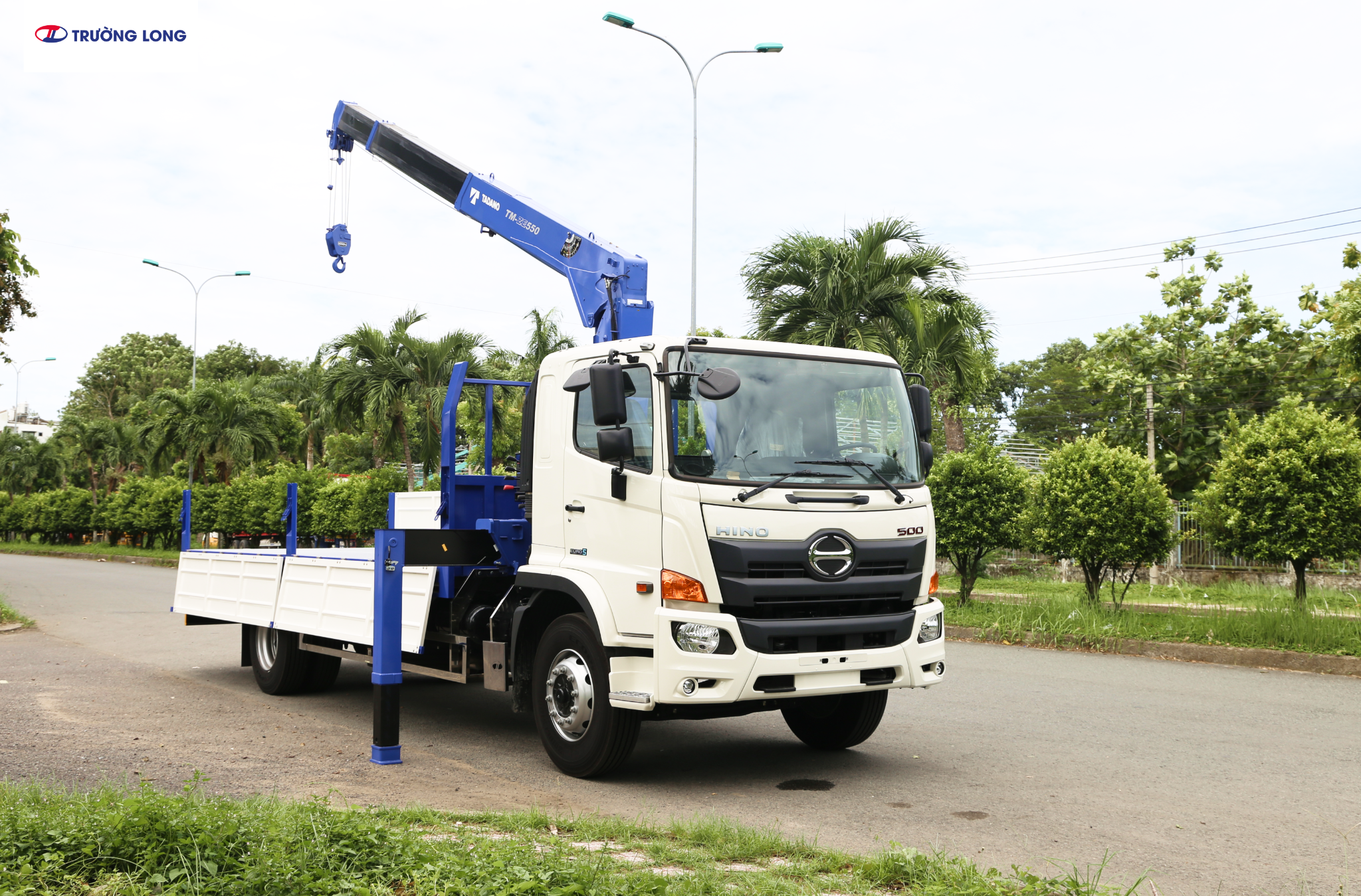 Xe tải cẩu HINO FG8JP8A-PGV E5 - Xe thùng lửng 7 tấn cẩu TM-ZE553MH