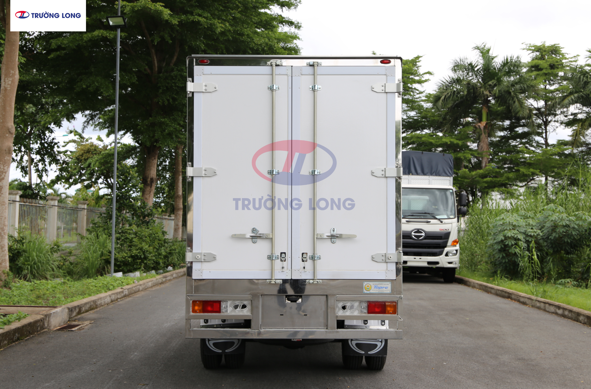 HINO XZU 650 EURO 5 - Xe đông lạnh Topre 1 tấn 4