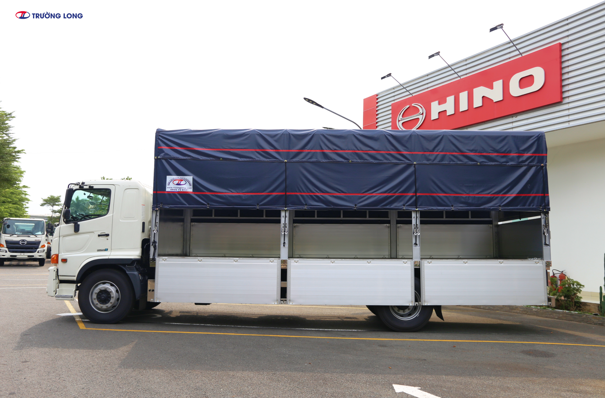 HINO FG PGV - Xe mui bạt 8 tấn thùng dài 7m3 sàn sóng