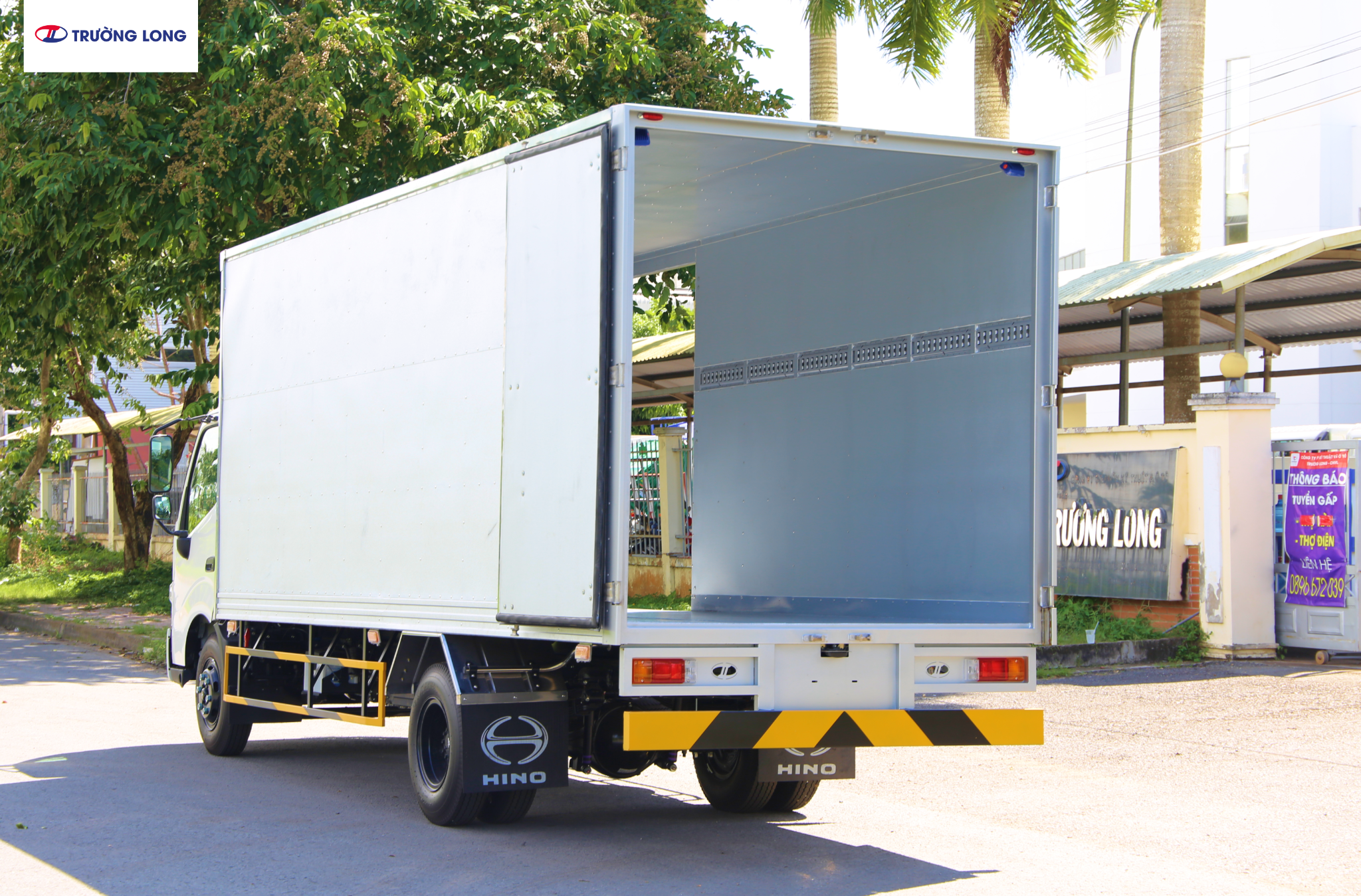 HINO XZU 730 EURO 5 - Xe thùng kín vận tải 4 tấn 6