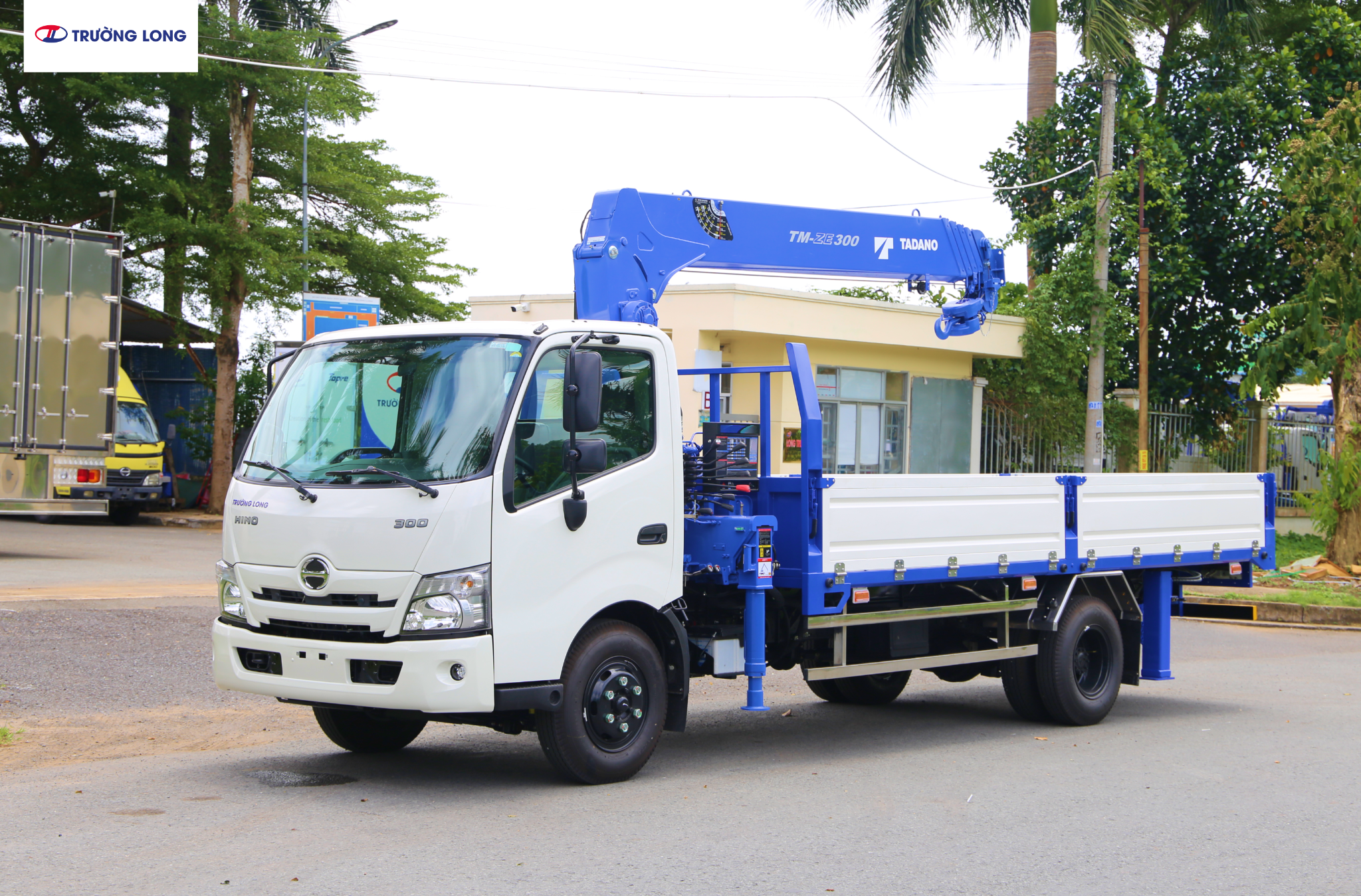 Xe tải cẩu Hino XZU730L Euro 5 3 tấn - Cần cẩu Tadano TM-ZE305MH