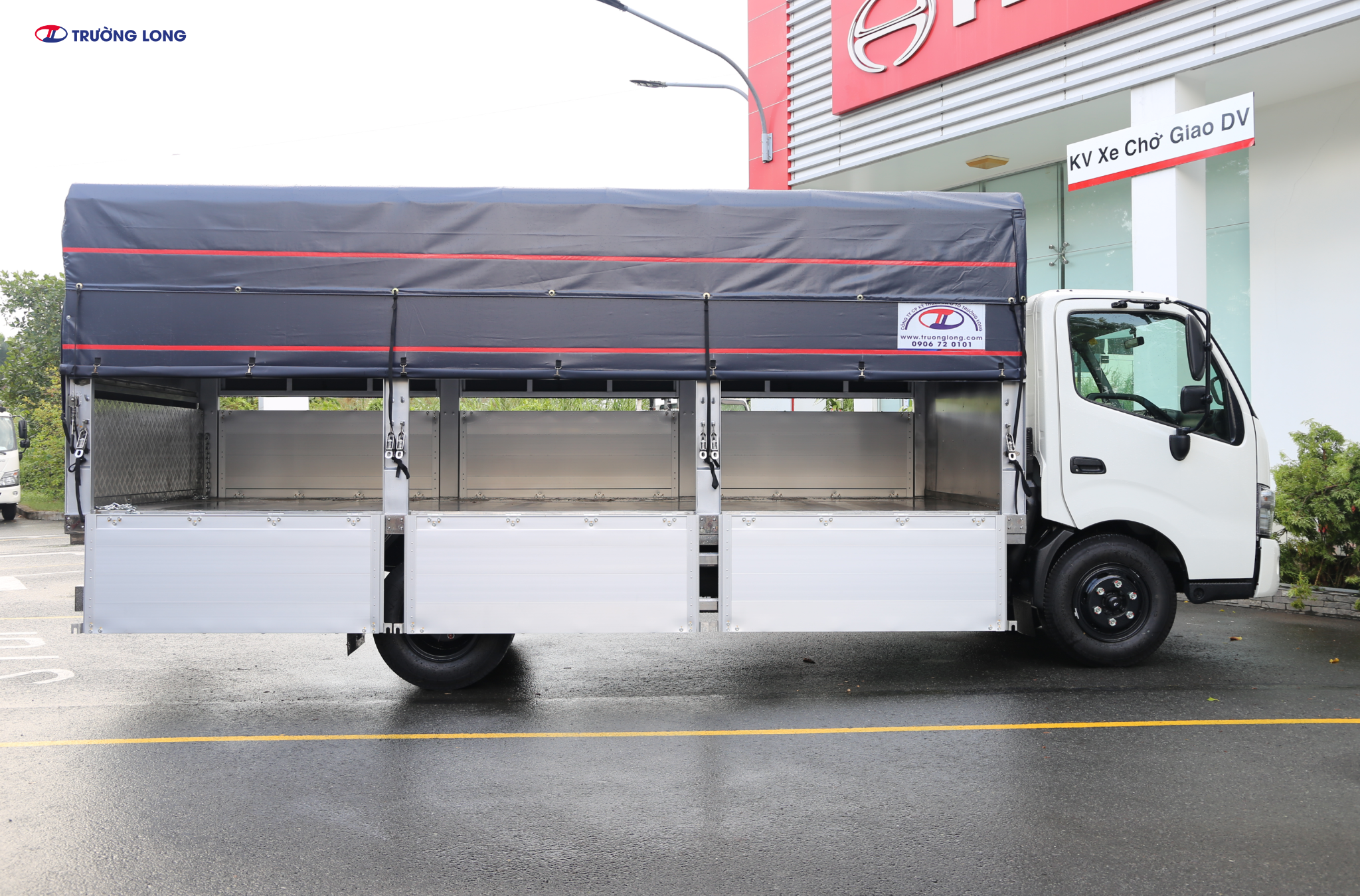 HINO XZU 720 EURO 5 - Xe tải 3t5 thùng mui bạt