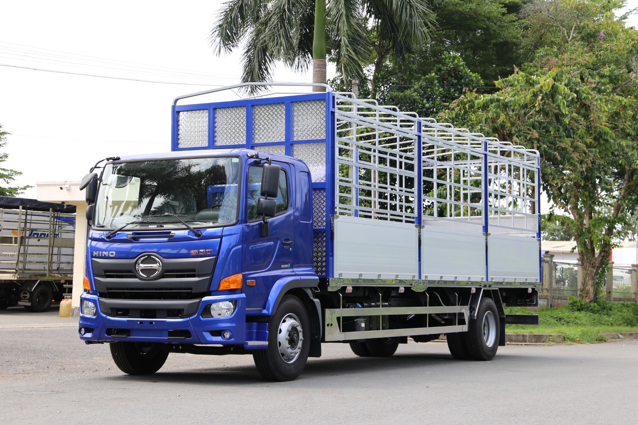 HINO FG8JT8A-PGV Euro 5 - Xe mui bạt 8 tấn 5 thùng dài 8m1 sàn sóng