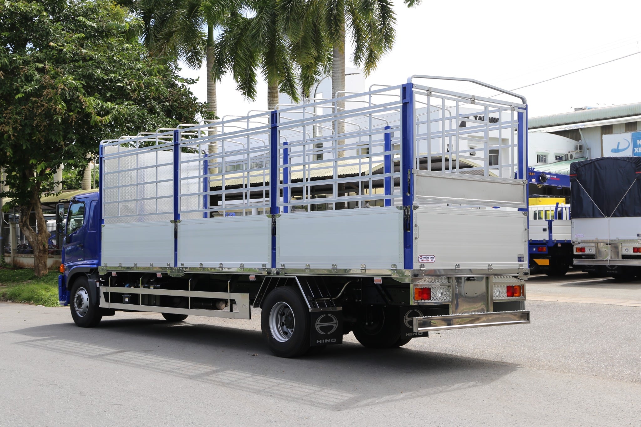 HINO FG8JT8A-PGV Euro 5 - Xe mui bạt 8 tấn 5 thùng dài 8m1 sàn sóng