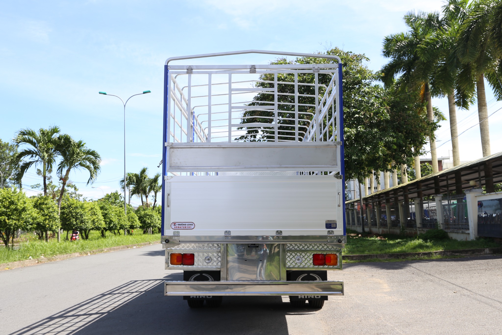 HINO FG8JT8A-PGV Euro 5 - Xe mui bạt 8 tấn 5 thùng dài 8m1 sàn sóng