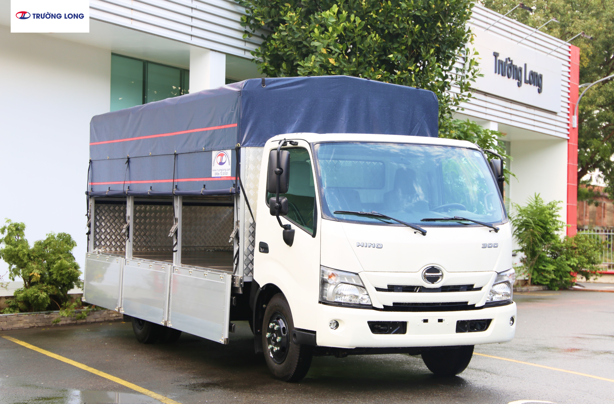 HINO XZU 720 EURO 5 - Xe tải 3t5 thùng mui bạt