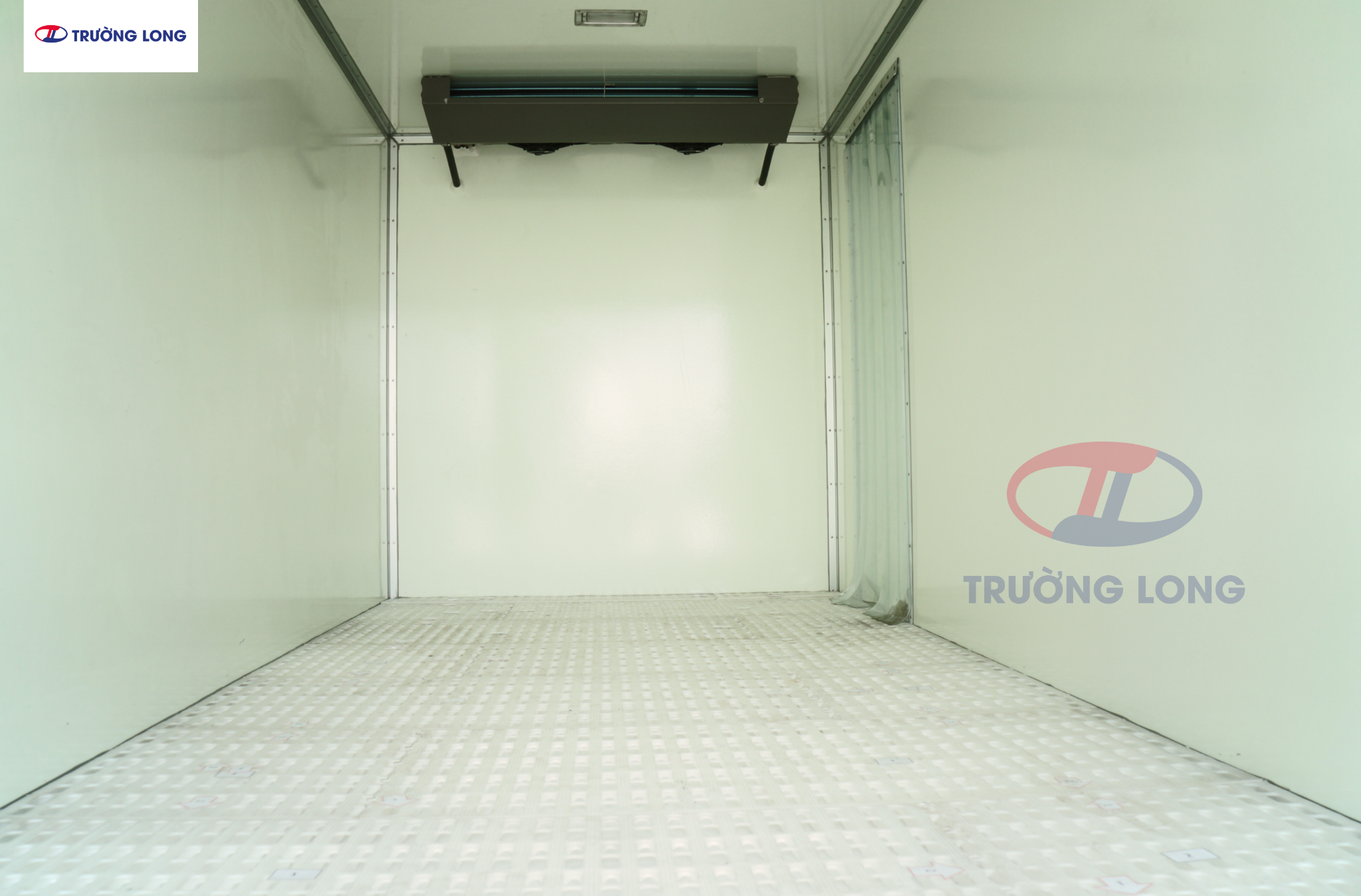 HINO XZU 650 EURO 5 - Xe đông lạnh Topre 1 tấn 4