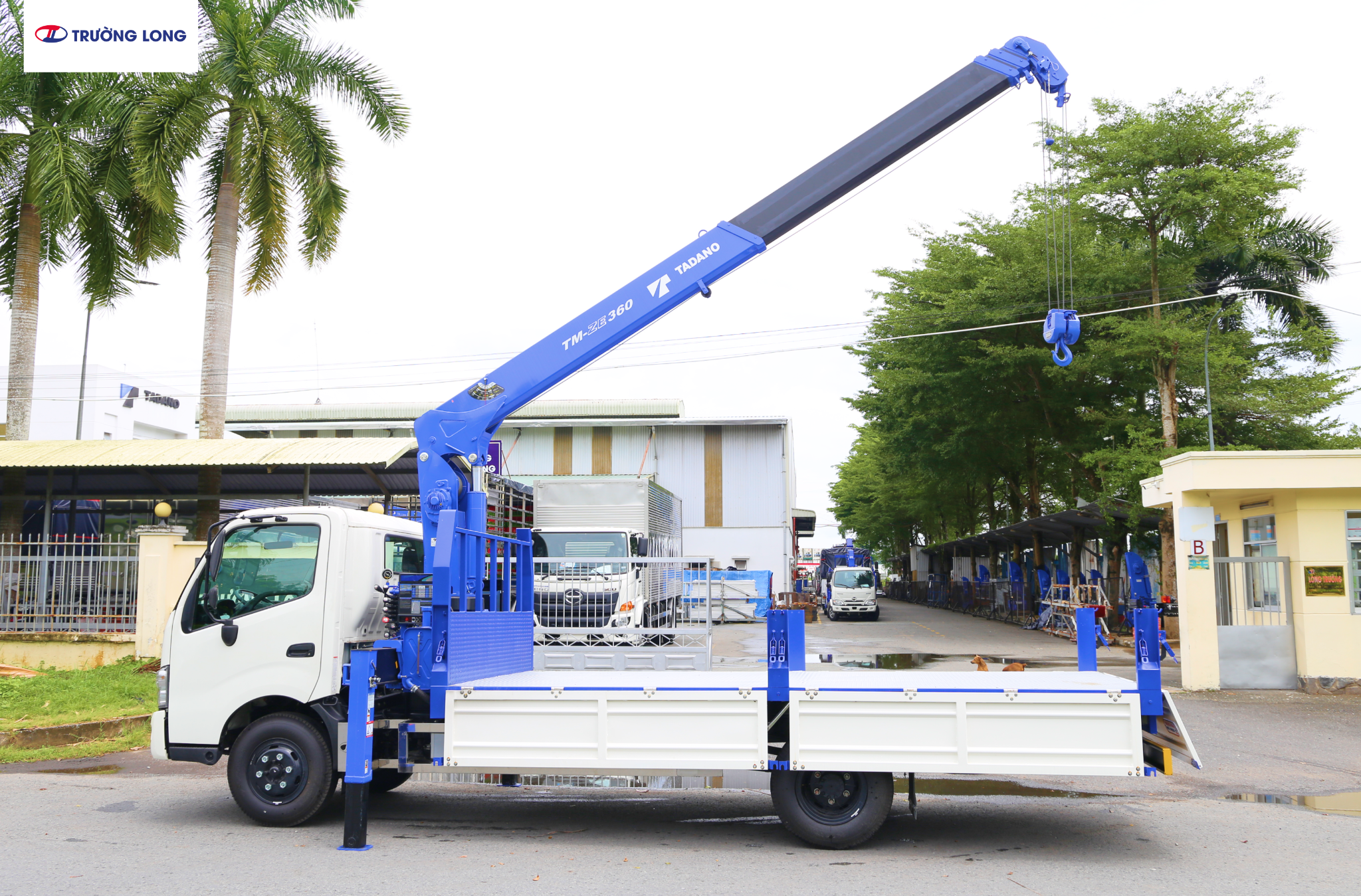 Xe tải cẩu Hino XZU720L Euro 5 2,5 tấn - Cần cẩu Tadano TM-ZE364MH