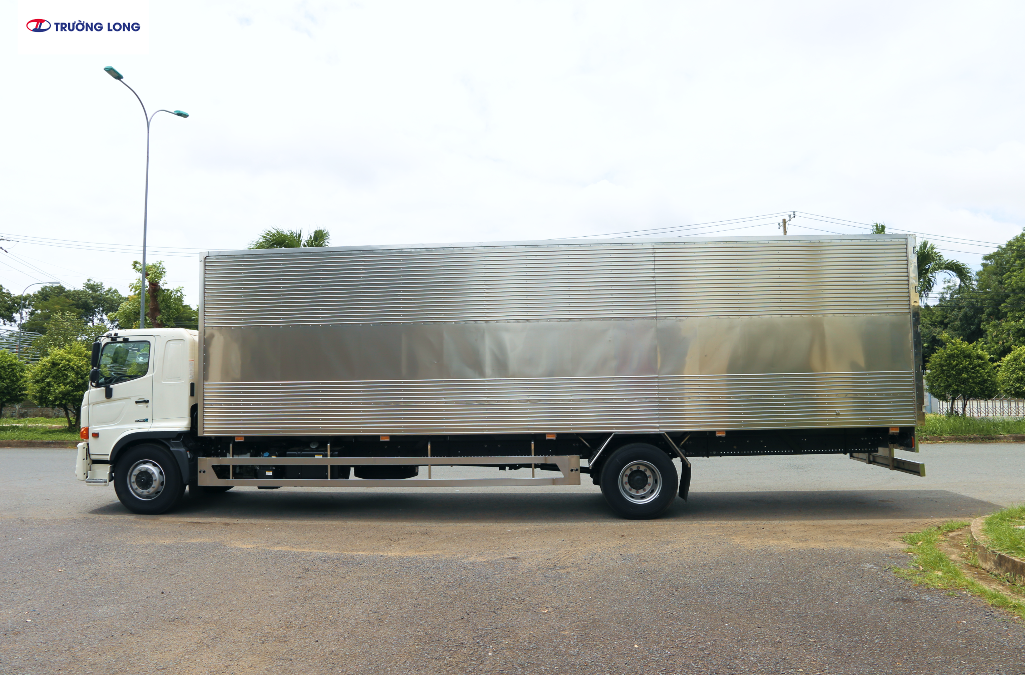 HINO FG8JT8A-PGX EURO 5 - Xe thùng kín 6 tấn 8