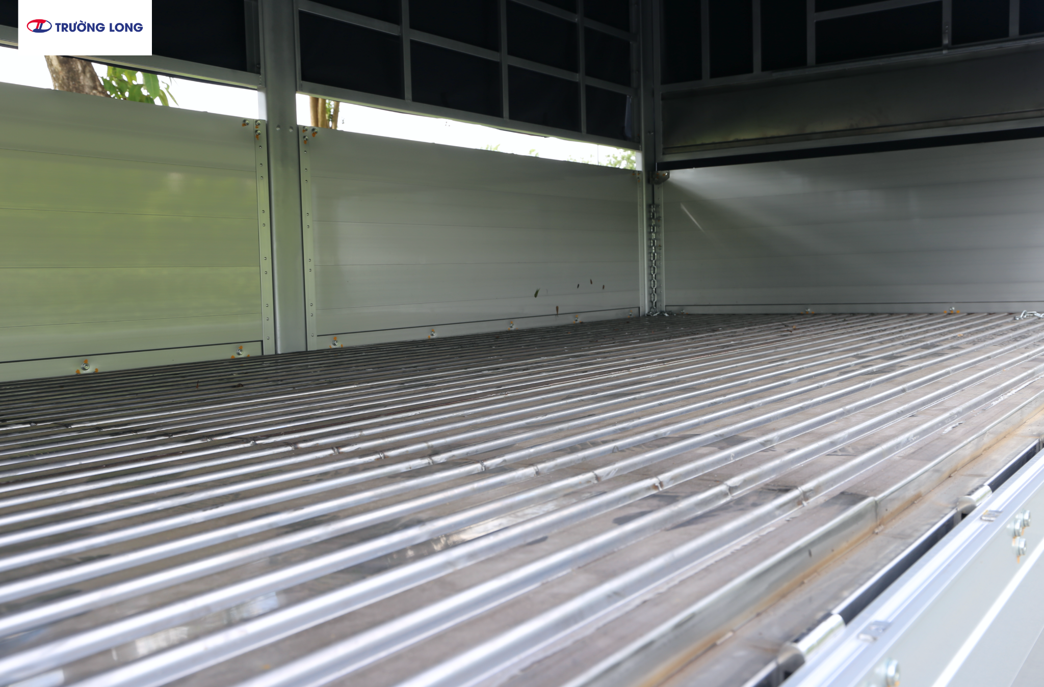 HINO FG PGV - Xe mui bạt 8 tấn thùng dài 7m3 sàn sóng