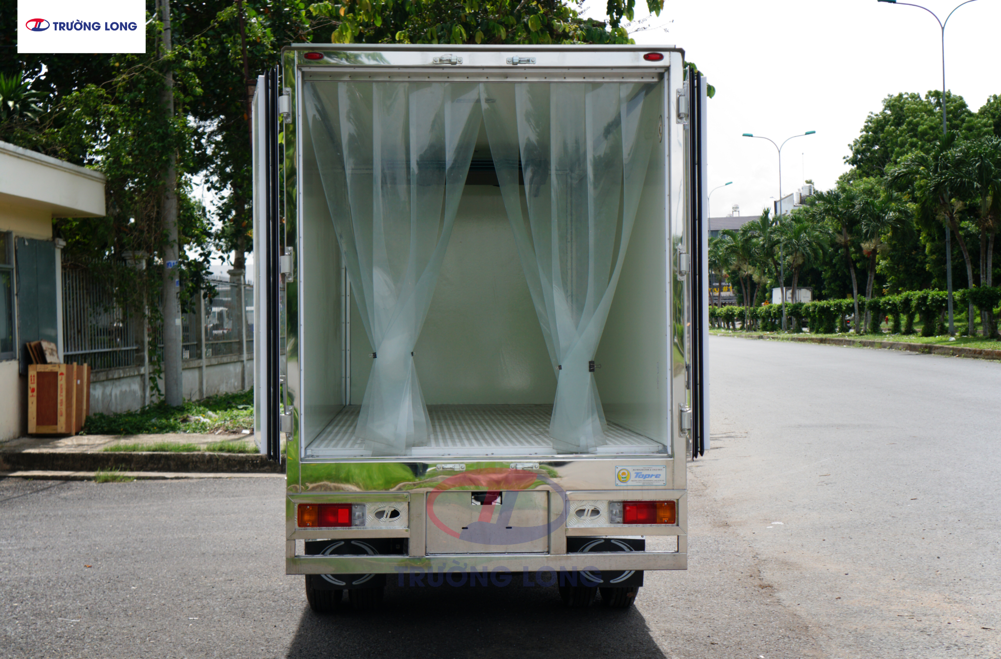 HINO XZU 650 EURO 5 - Xe đông lạnh Topre 1 tấn 4
