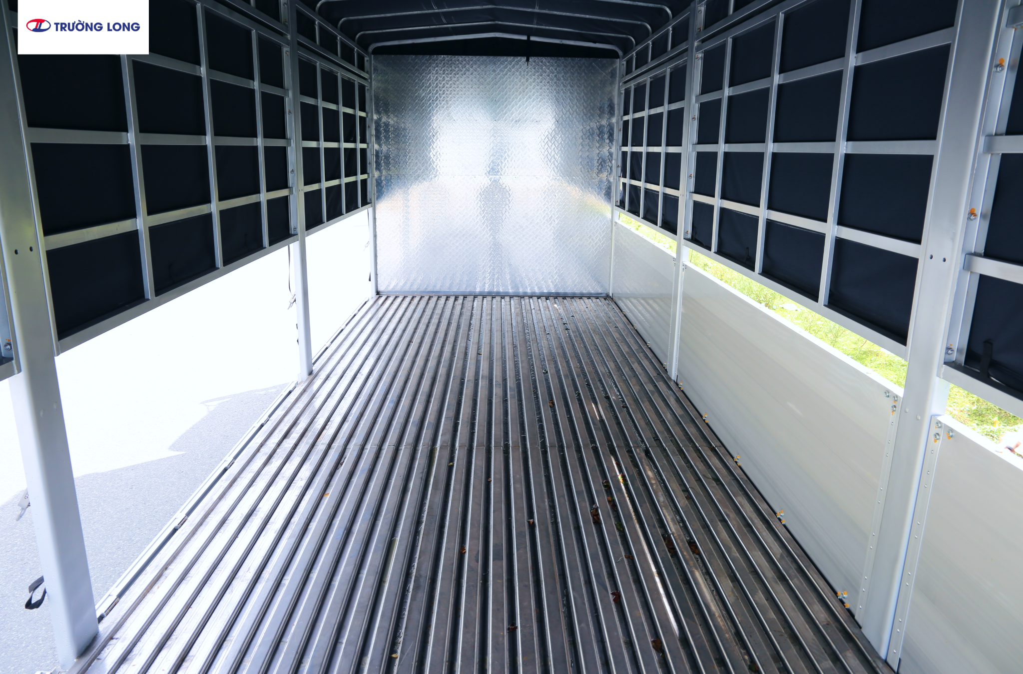 HINO FG8JT8A-PGV Euro 5 - Xe mui bạt 8 tấn 5 thùng dài 8m1 sàn sóng