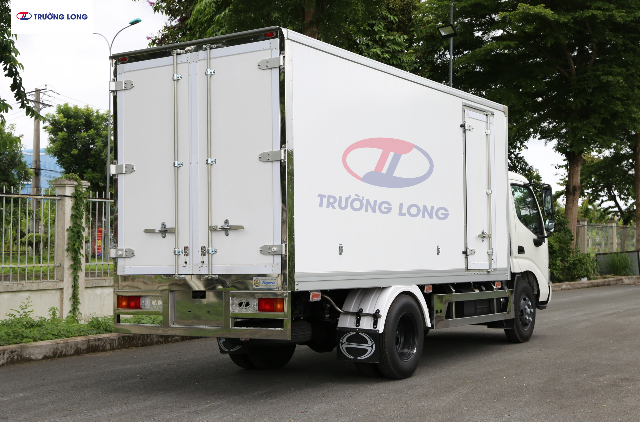 HINO XZU 650 EURO 5 - Xe đông lạnh Topre 1 tấn 4