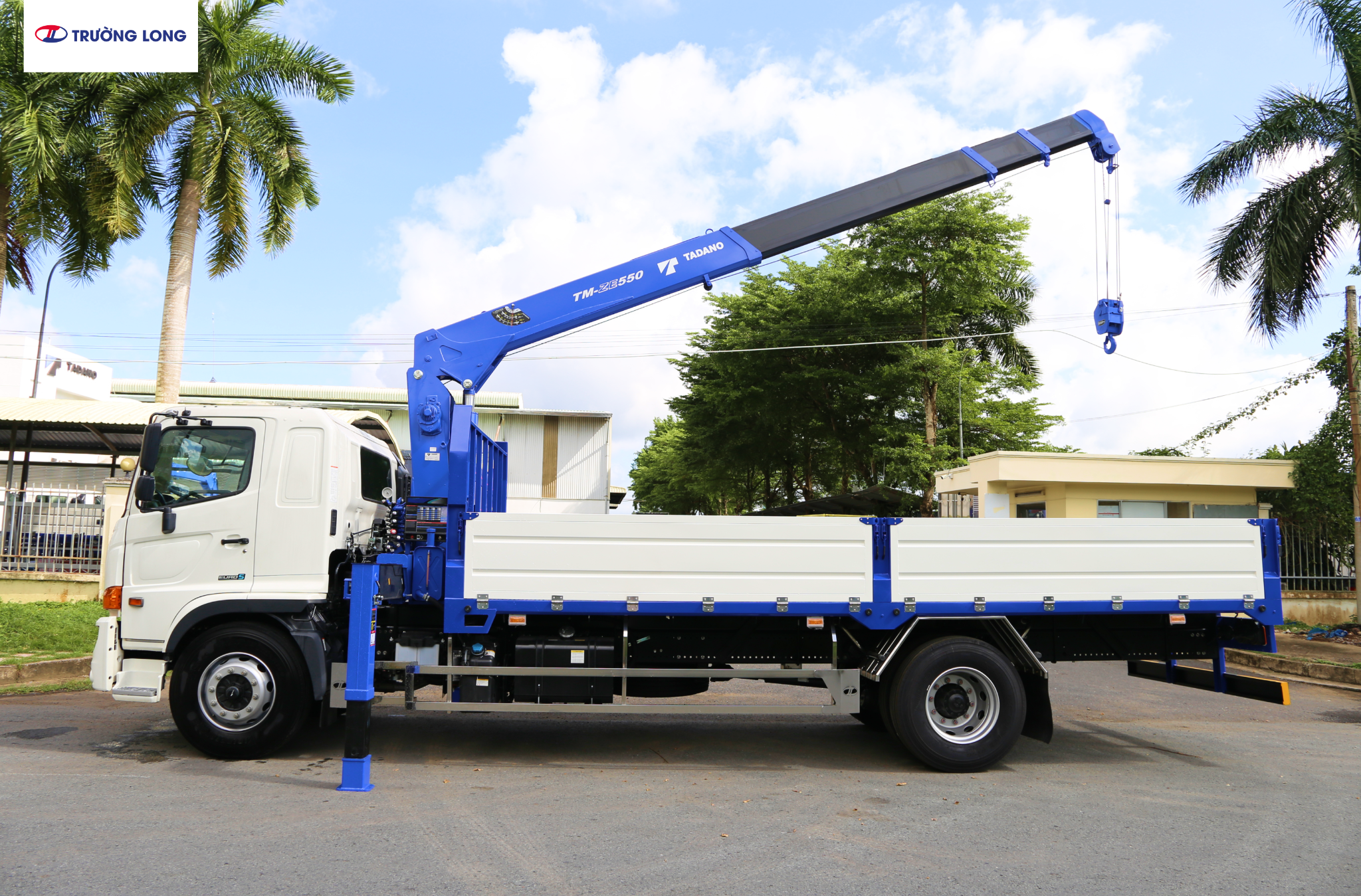 Xe tải cẩu HINO FG8JP8A-PGV E5 - Xe thùng lửng 6 tấn 9 cẩu TM-ZE554MH