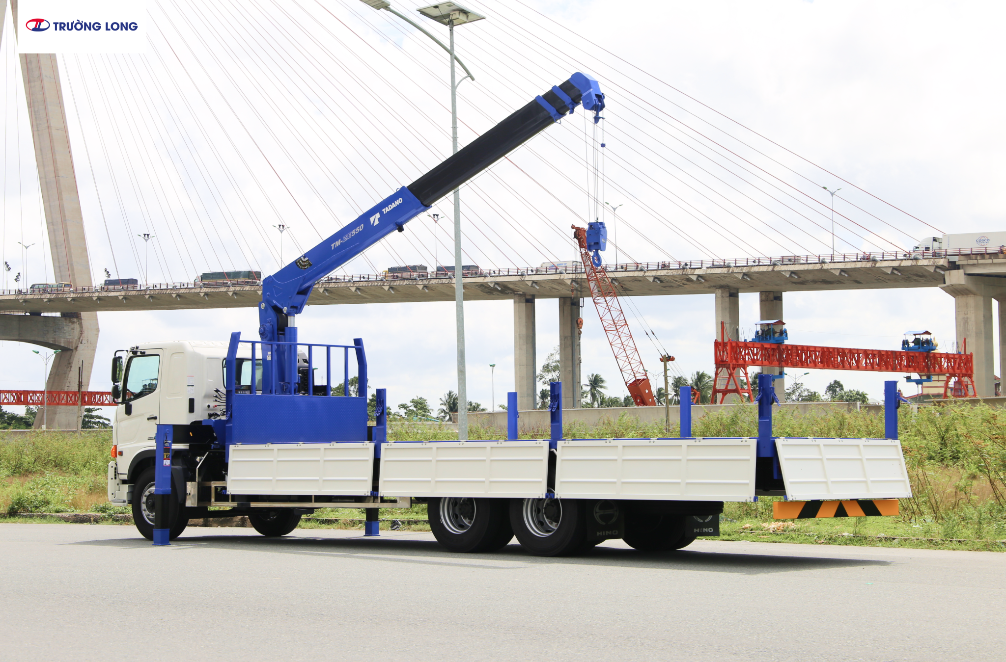 Xe tải cẩu HINO FL8JT8A-XHV E5 - Xe thùng lửng 13 tấn 3 cẩu TM-ZE554MH