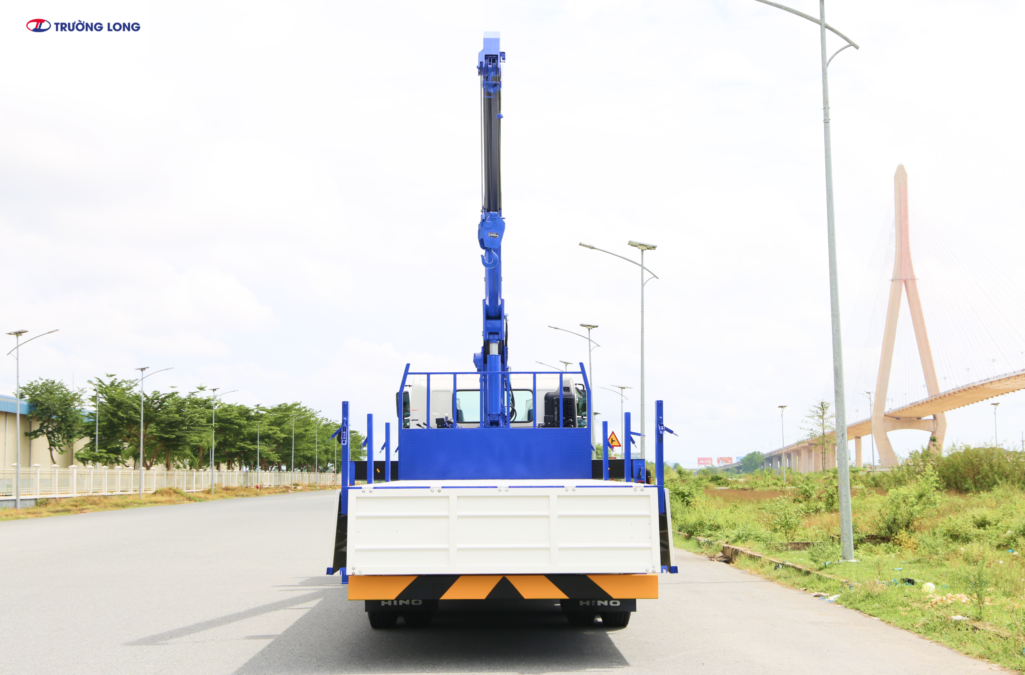 Xe tải cẩu HINO FL8JT8A-XHV E5 - Xe thùng lửng 13 tấn 3 cẩu TM-ZE554MH