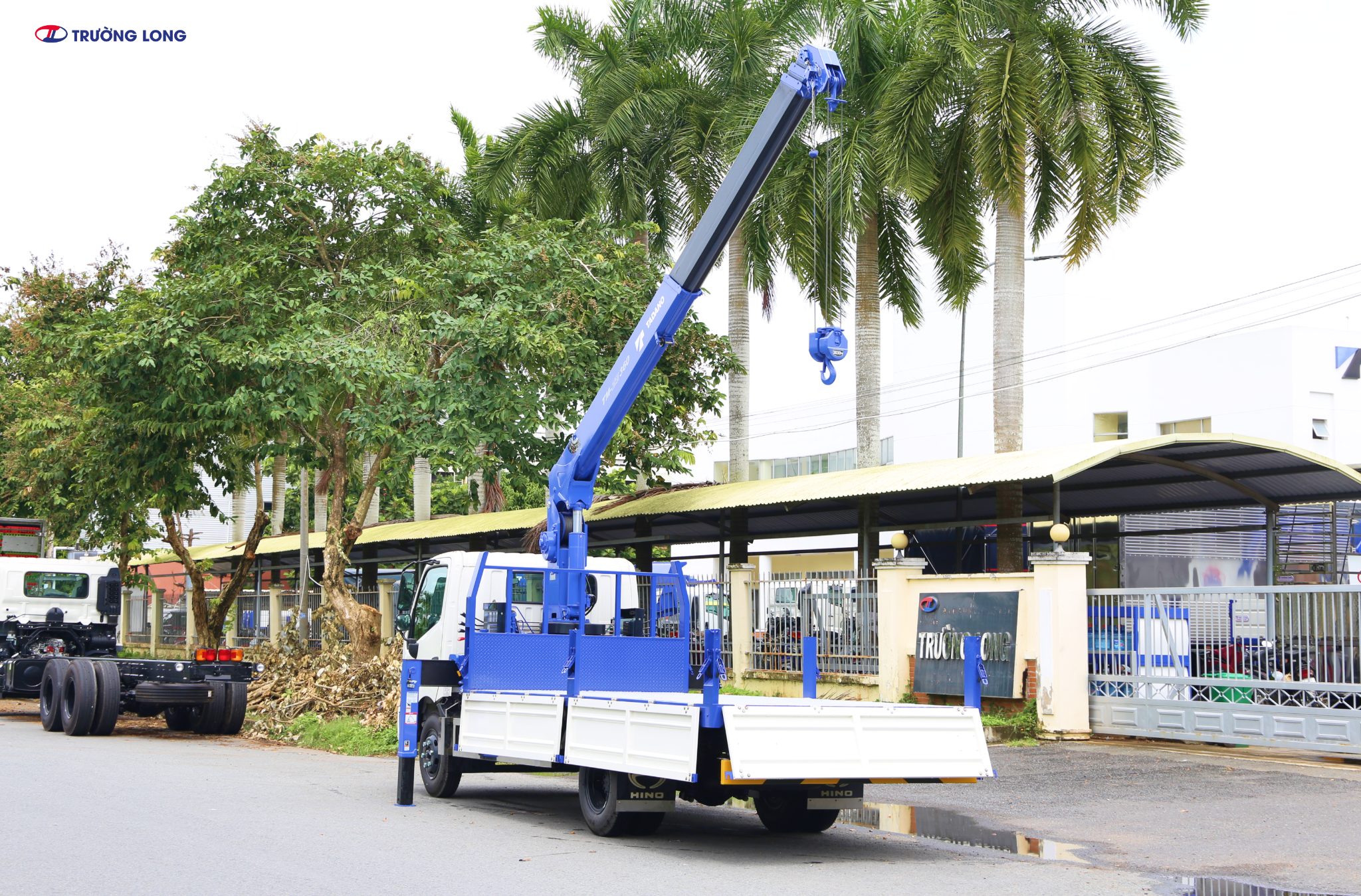 Xe tải cẩu Hino XZU720L Euro 5 2,5 tấn - Cần cẩu Tadano TM-ZE364MH