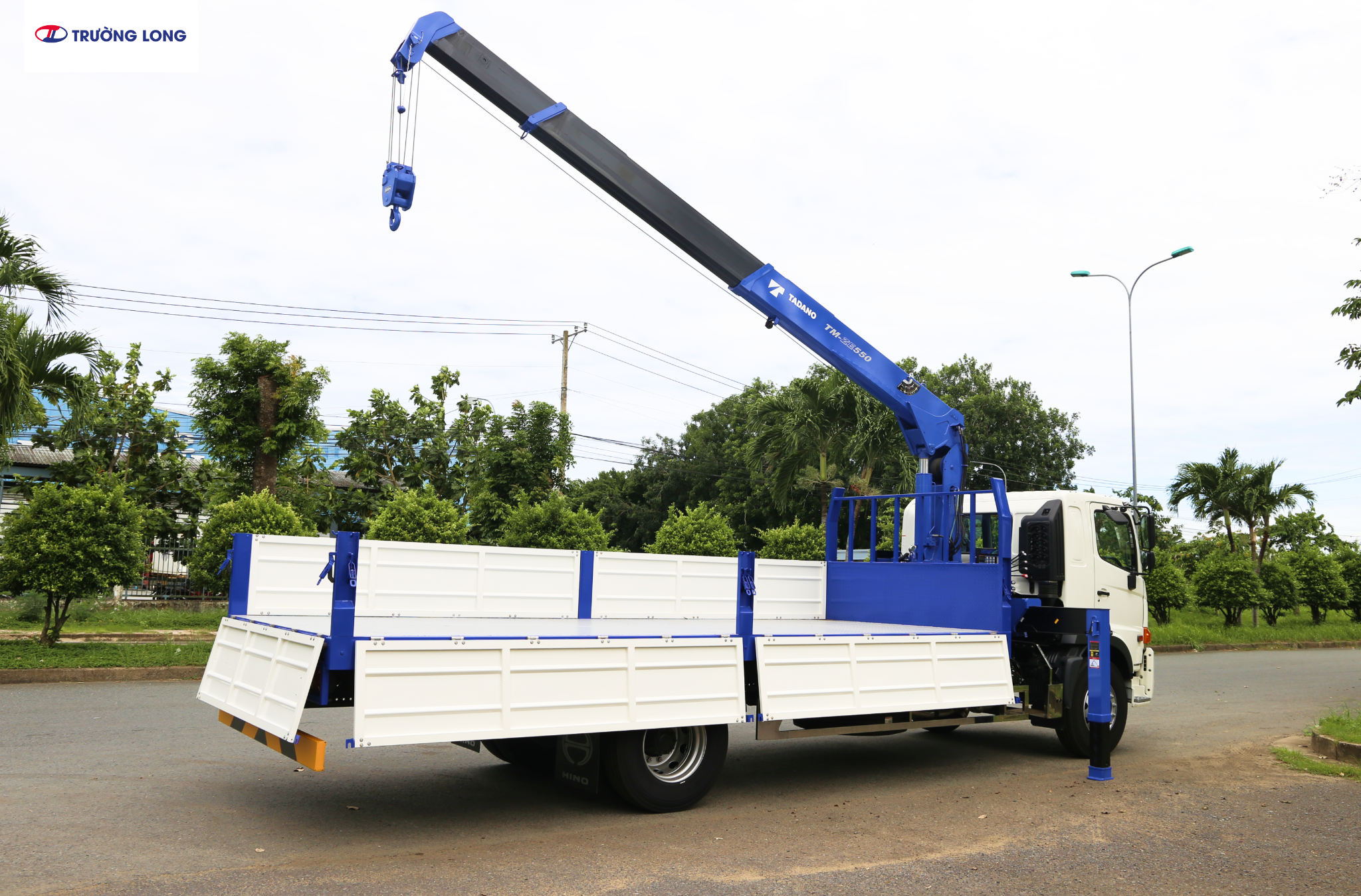 Xe tải cẩu HINO FG8JP8A-PGV E5 - Xe thùng lửng 7 tấn cẩu TM-ZE553MH