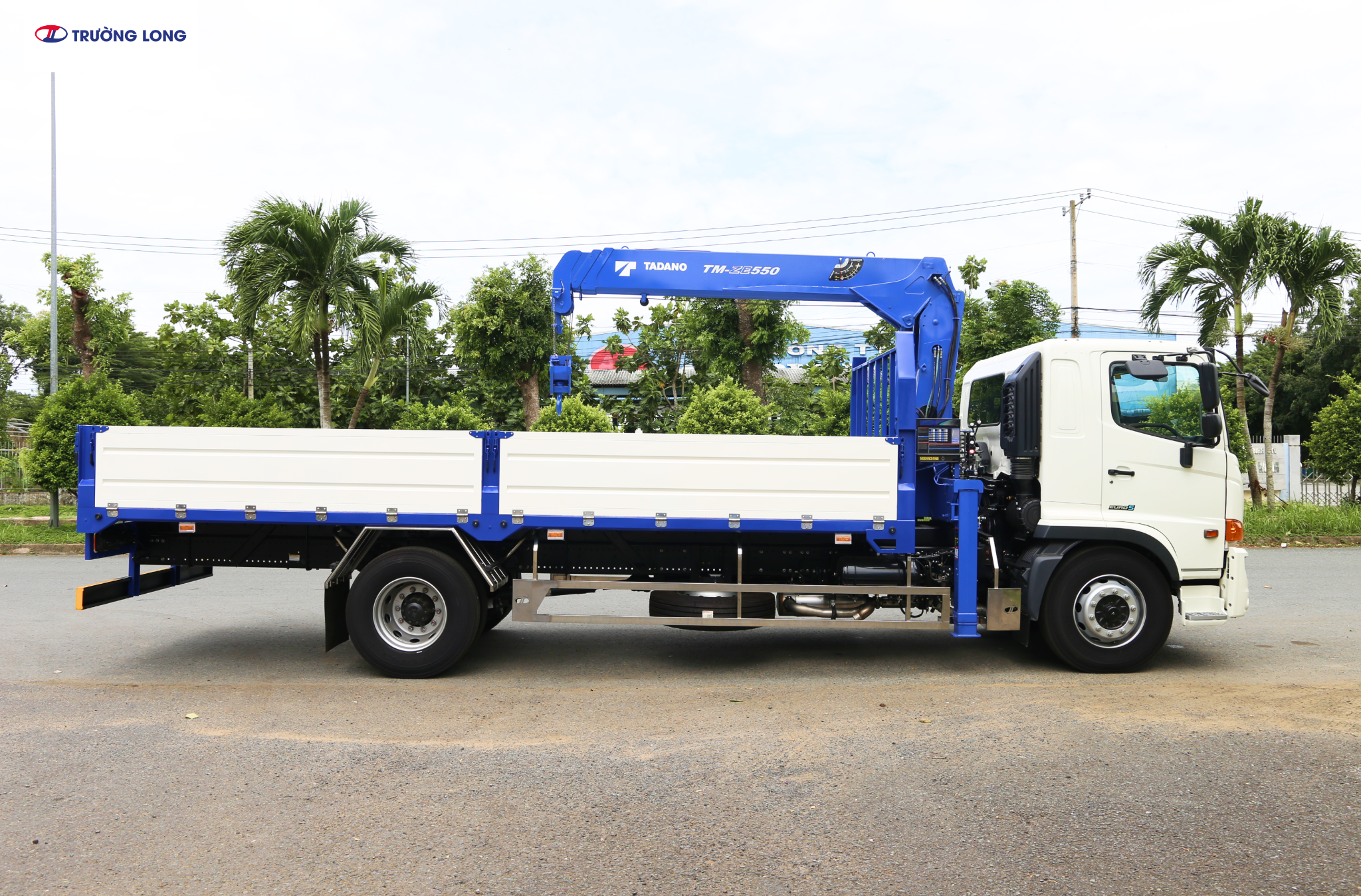 Xe tải cẩu HINO FG8JP8A-PGV E5 - Xe thùng lửng 7 tấn cẩu TM-ZE553MH