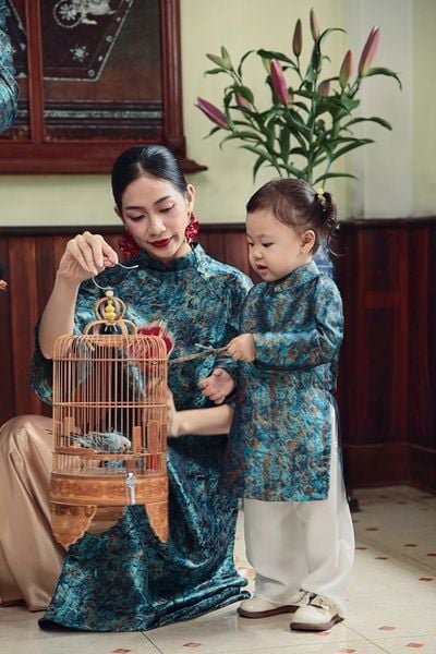  Áo dài Bé gái Gấm Sơn Thuỷ 