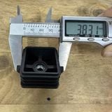  Nắp chụp nhựa vuông 40x40mm lỗ ren M8 (Cái) 