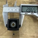  Nắp chụp nhựa vuông 30x30mm lỗ ren M8 (Cái) 