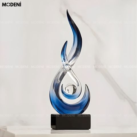  Tượng decor MARCUS BLUE – Nhựa resin phối cầu thủy tinh, thiết kế  xoáy lửa nghệ thuật sang trọng 