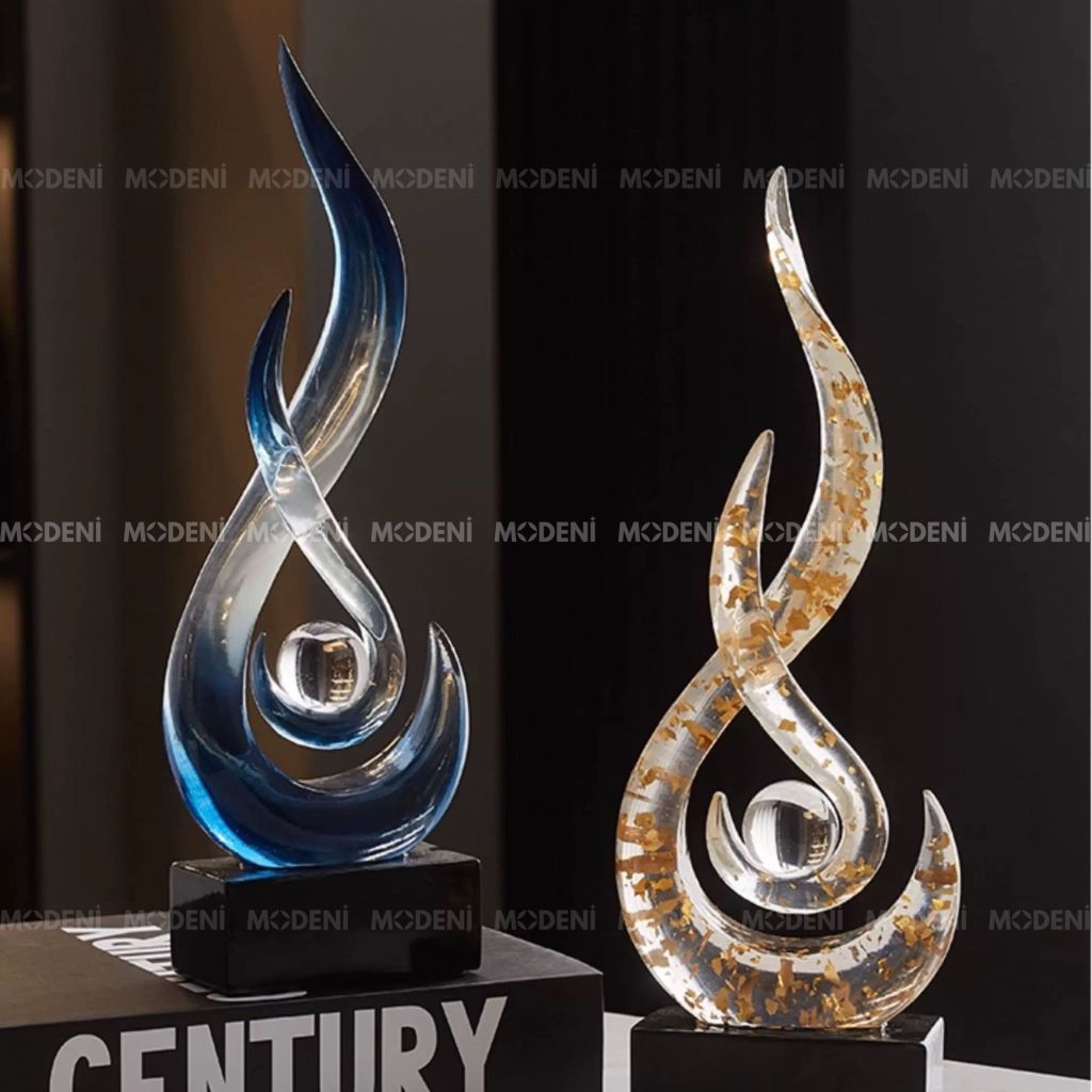 Tượng decor Marcus Blue – Nhựa resin phối cầu thủy tinh, thiết kế  xoáy lửa nghệ thuật sang trọng