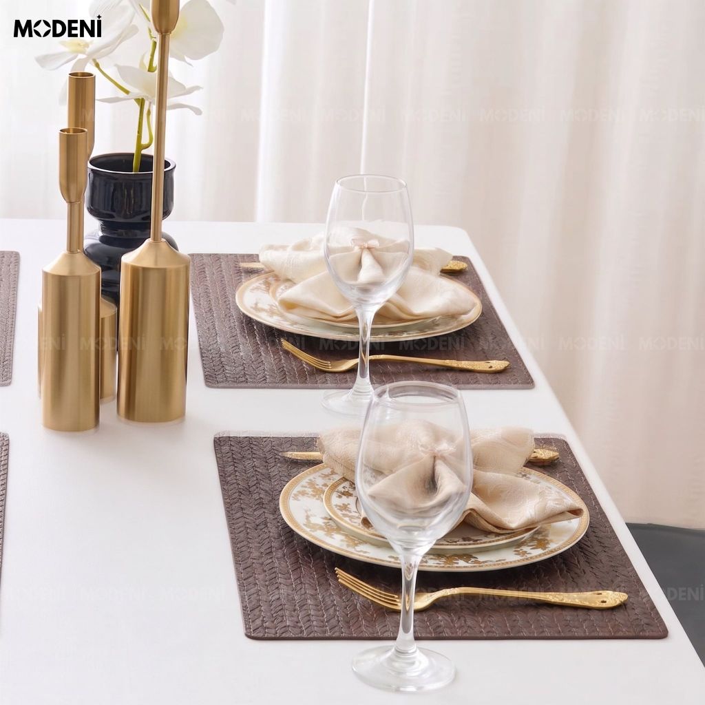 Tấm Lót Bàn Ăn Tassilo Placemat PVC Giả Da Cao Cấp Màu Nâu Họa Tiết Dệt Xương Cá Chống Thấm Nước Cho Bàn Tiệc Sang Trọng