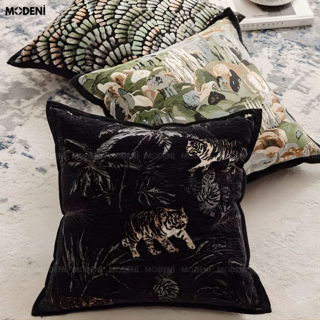 Vỏ Gối Sofa Limber – Vải Jackquard Phối Nhung Họa Tiết Hổ Lá Rừng May Ép Nhiệt Hiện Đại Sang Trọng