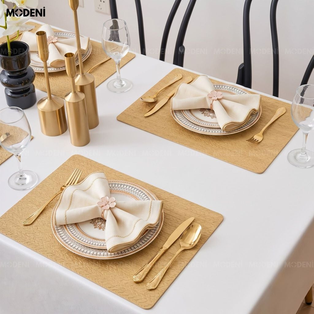 Tấm Lót Bàn Ăn Tassilo Placemat PVC Giả Da Cao Cấp Màu Vàng Họa Tiết Dệt Xương Cá Chống Thấm Nước Cho Bàn Tiệc Sang Trọng