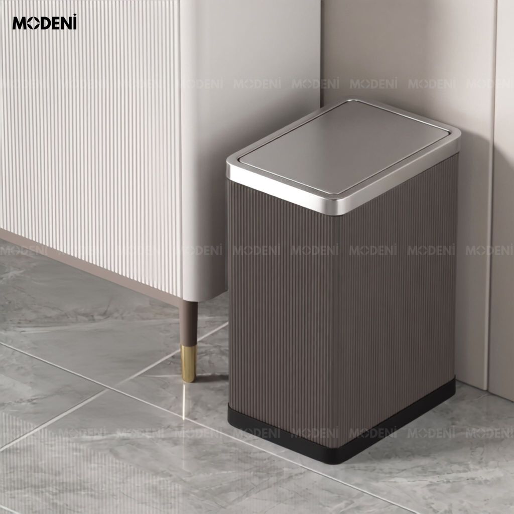 Thùng Rác Nắp Lật Sterling Bọc Da Khung Kim Loại Bạc Tối Giản Vân Sọc Dọc Thanh Lịch Cho Bàn Làm Việc