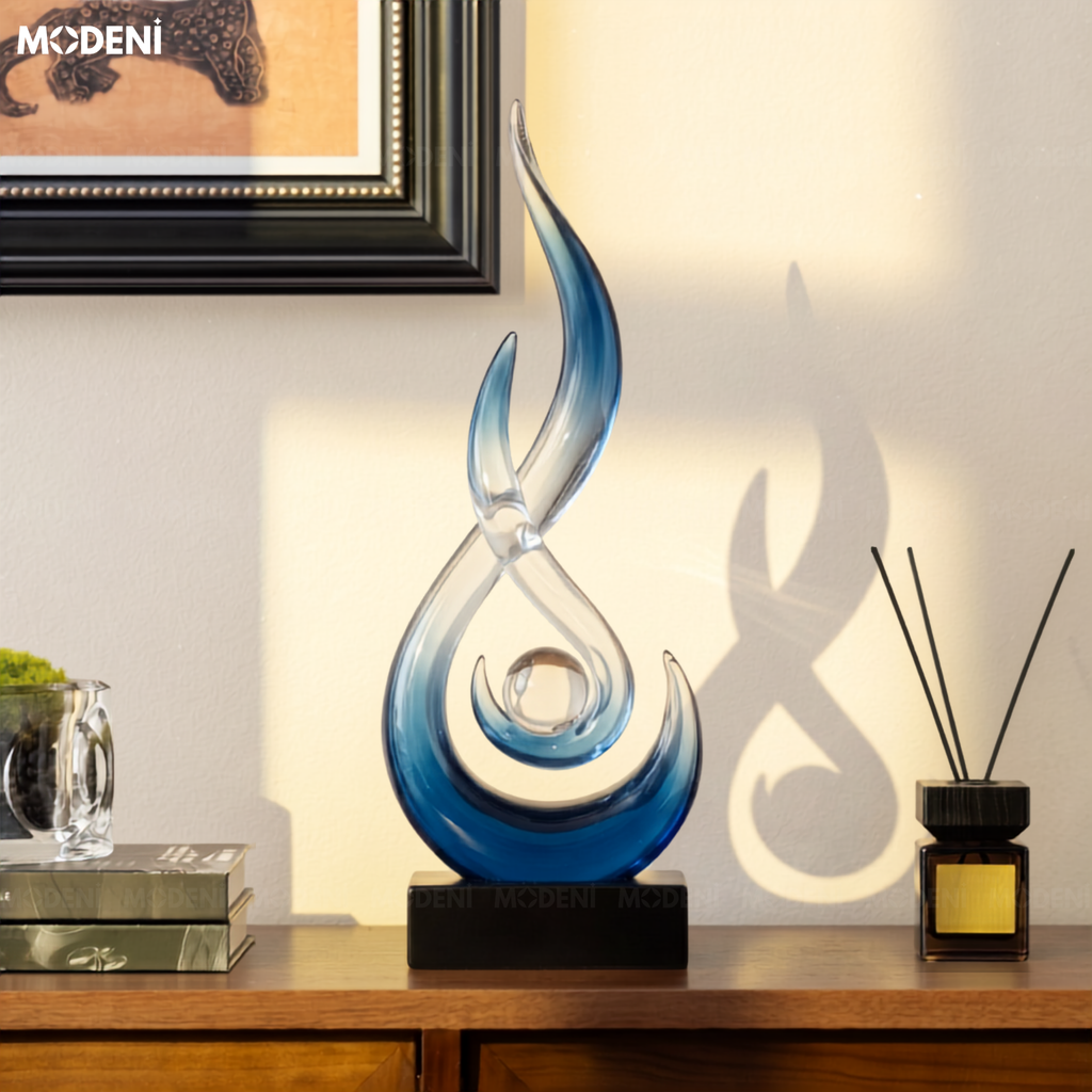 Tượng decor Marcus Blue – Nhựa resin phối cầu thủy tinh, thiết kế  xoáy lửa nghệ thuật sang trọng