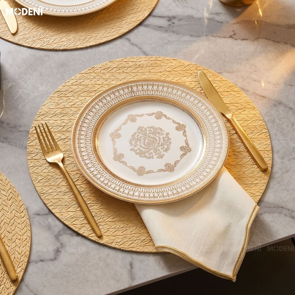 Tấm Lót Bàn Ăn Tassilo Tròn Placemat PVC Giả Da Cao Cấp Màu Vàng Họa Tiết Dệt Xương Cá Chống Thấm Nước Cho Bàn Tiệc Sang Trọng